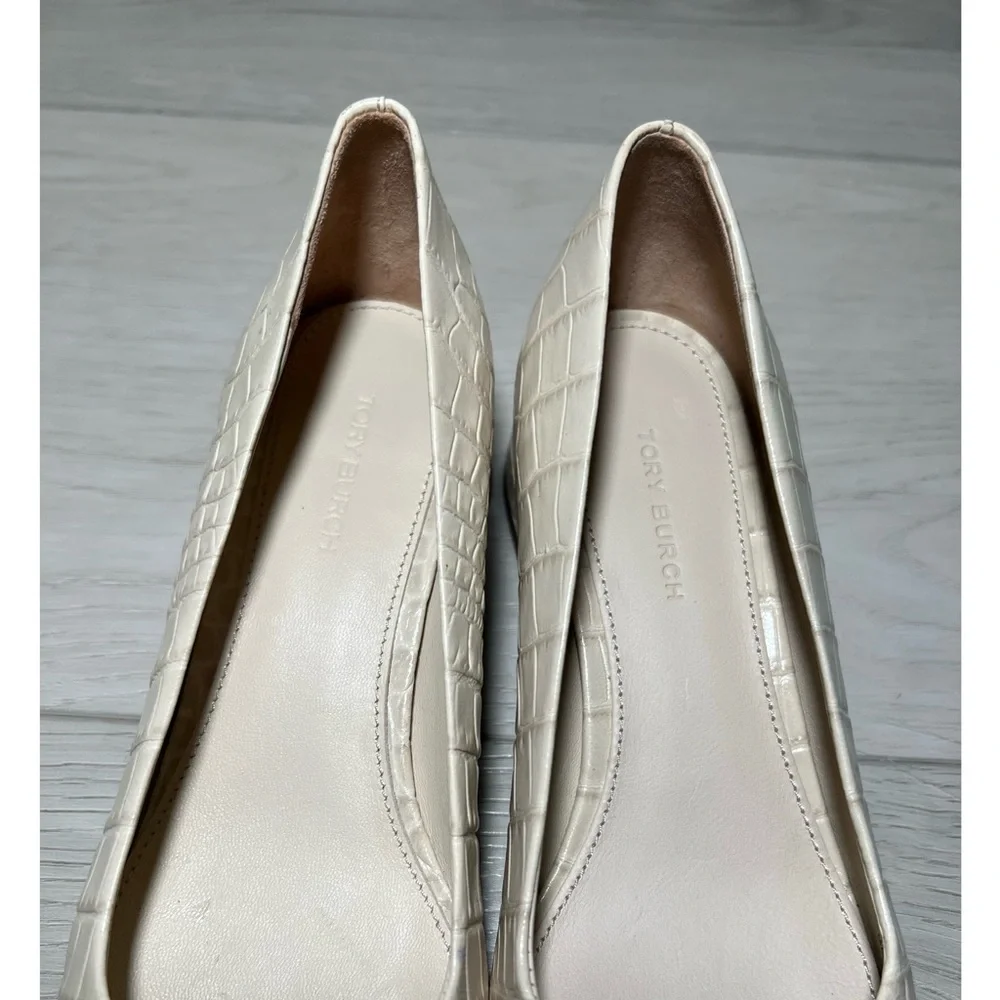 TORY BURCH GEORGIA PUMP SHOES.  Color Cream Sz 5.5